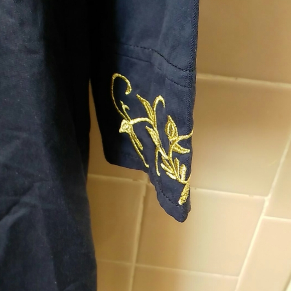 CHANEL Blue Top with Embellishments - Picture 5 of 5